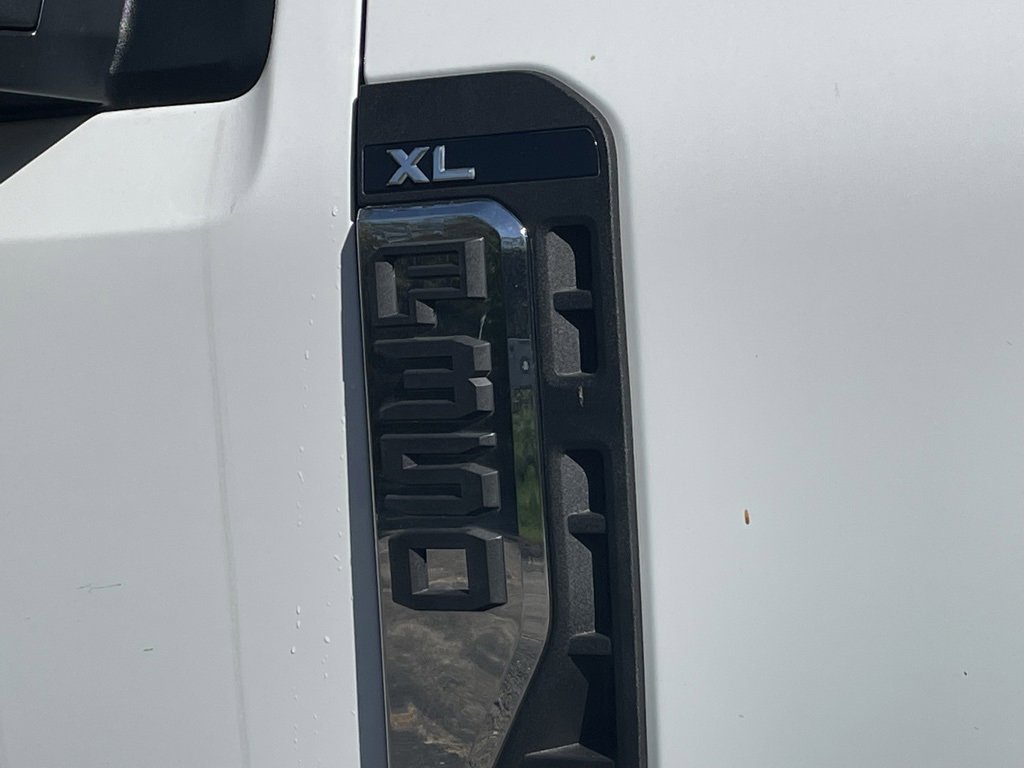 New 2025 Ford F350 XL w/ XL Chrome Package image 11