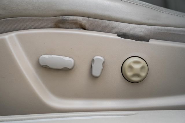 Used 2007 Cadillac DTS Luxury I w/ Trunk Convenience Package FWD image 31