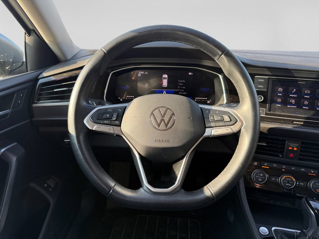 Used 2024 Volkswagen Jetta SE FWD image 15