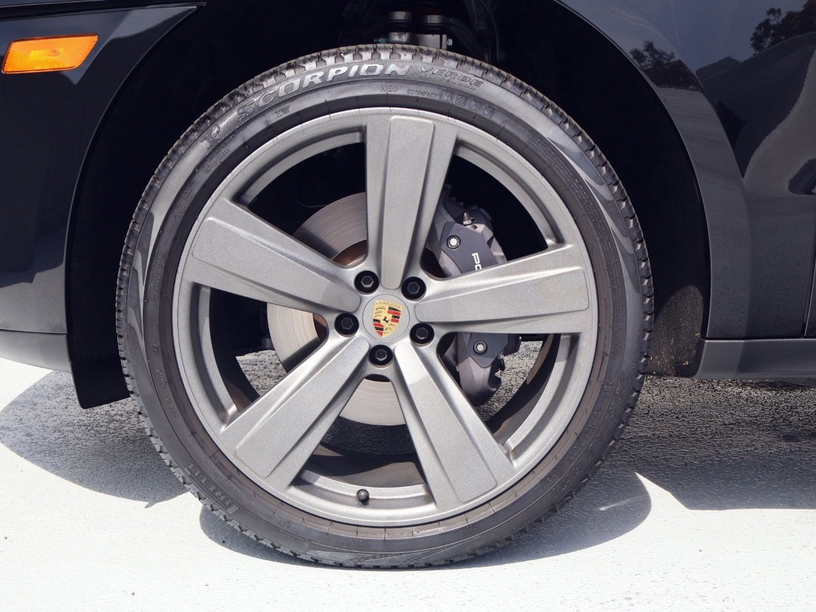 Certified 2025 Porsche Macan image 27