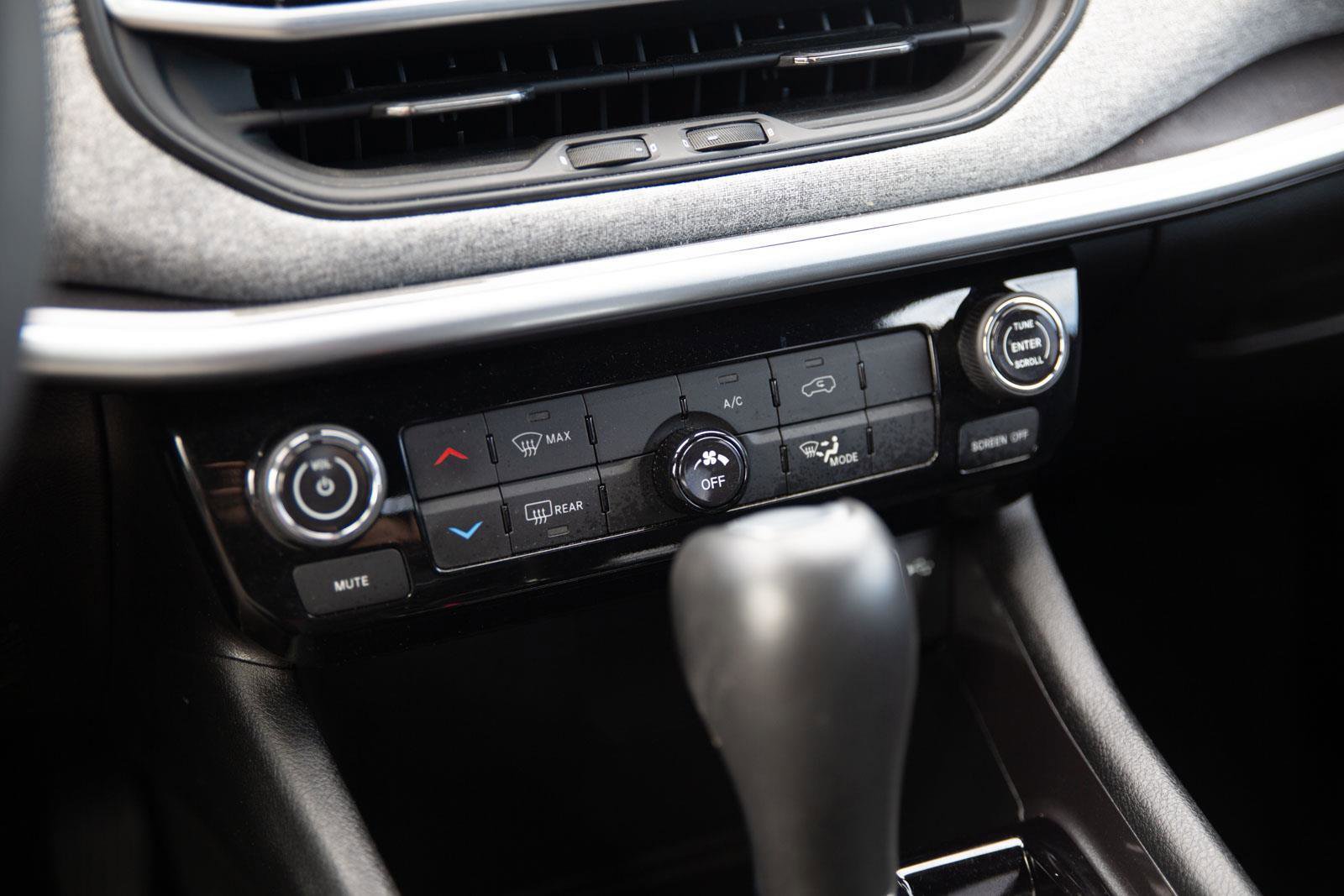 Used 2025 Jeep Compass Latitude AWD/4WD image 15