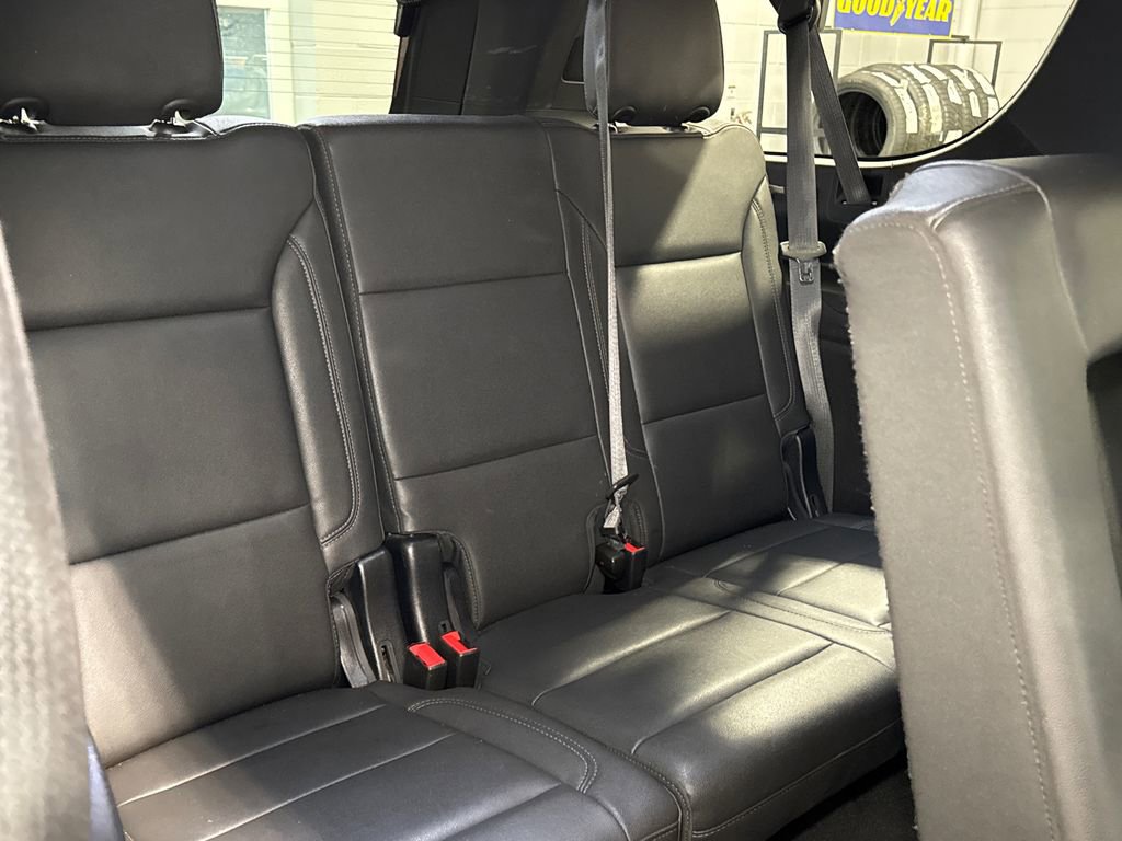 Used 2023 Chevrolet Suburban LT w/ Luxury Package image 17