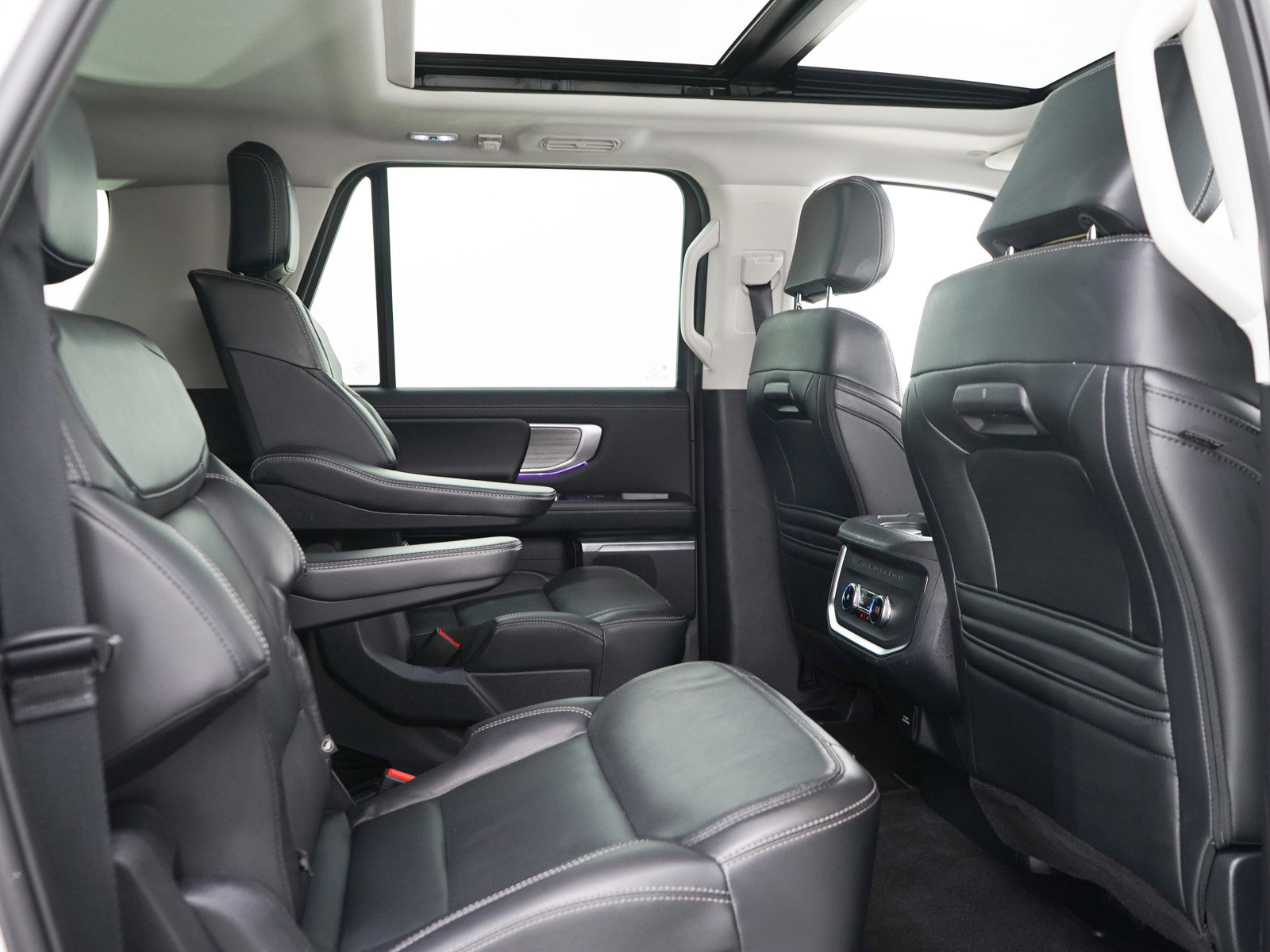 Used 2025 Ford Expedition Max Platinum AWD/4WD image 12