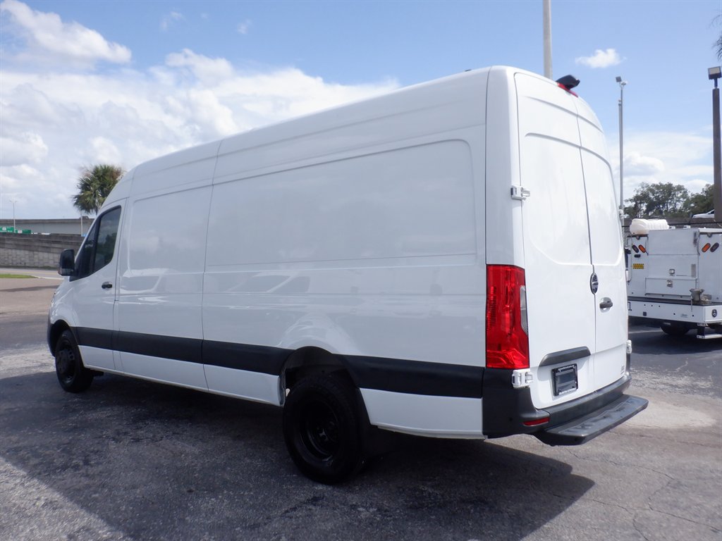 Used 2020 Freightliner Sprinter 3500 RWD image 3