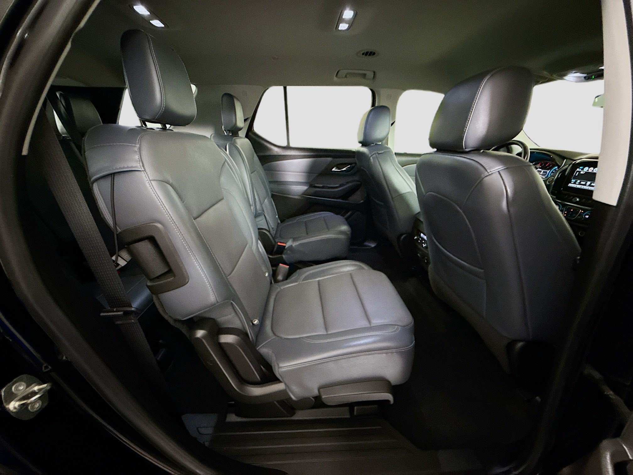 Used 2018 Chevrolet Traverse Premier w/ Driver Confidence II Package FWD image 27