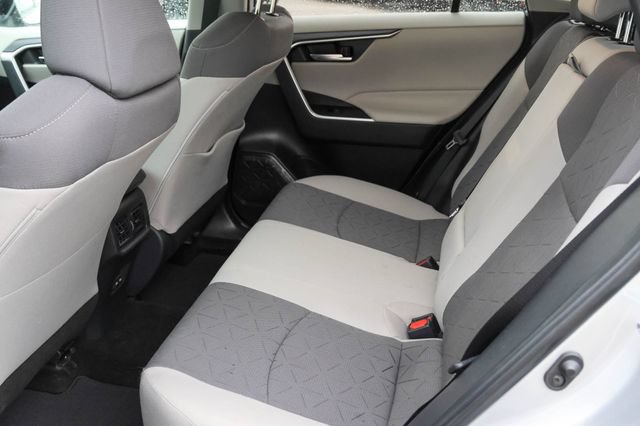 Used 2025 Toyota RAV4 XLE FWD image 31