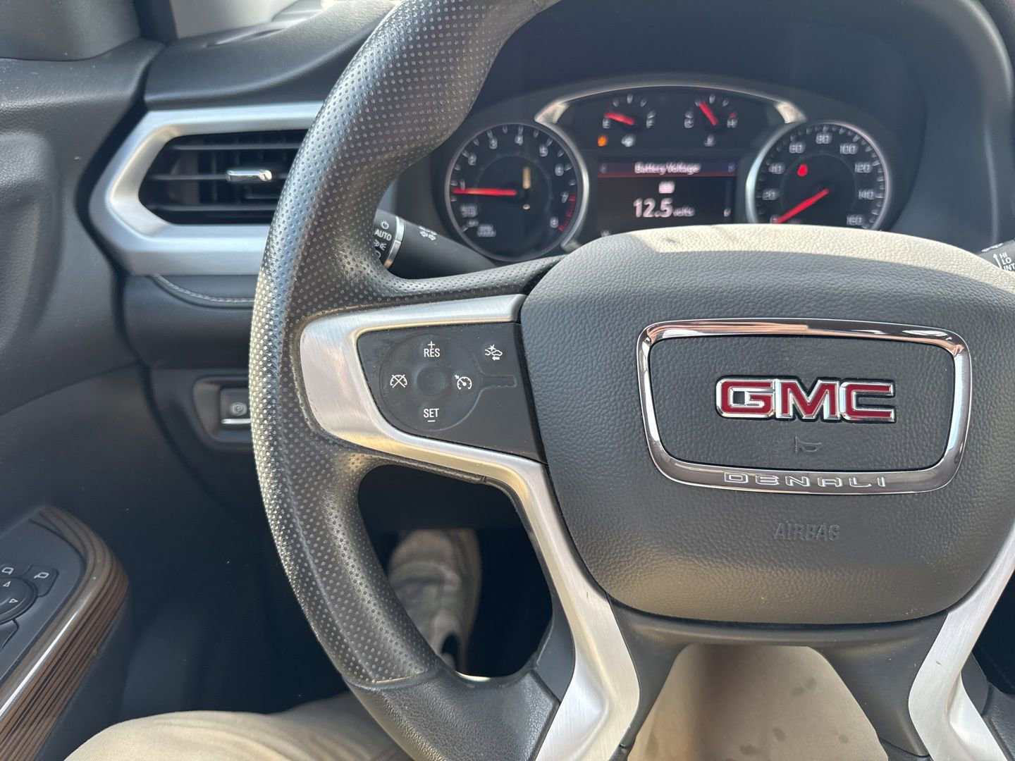 Used 2021 GMC Acadia SLE w/ Driver Convenience Package image 24