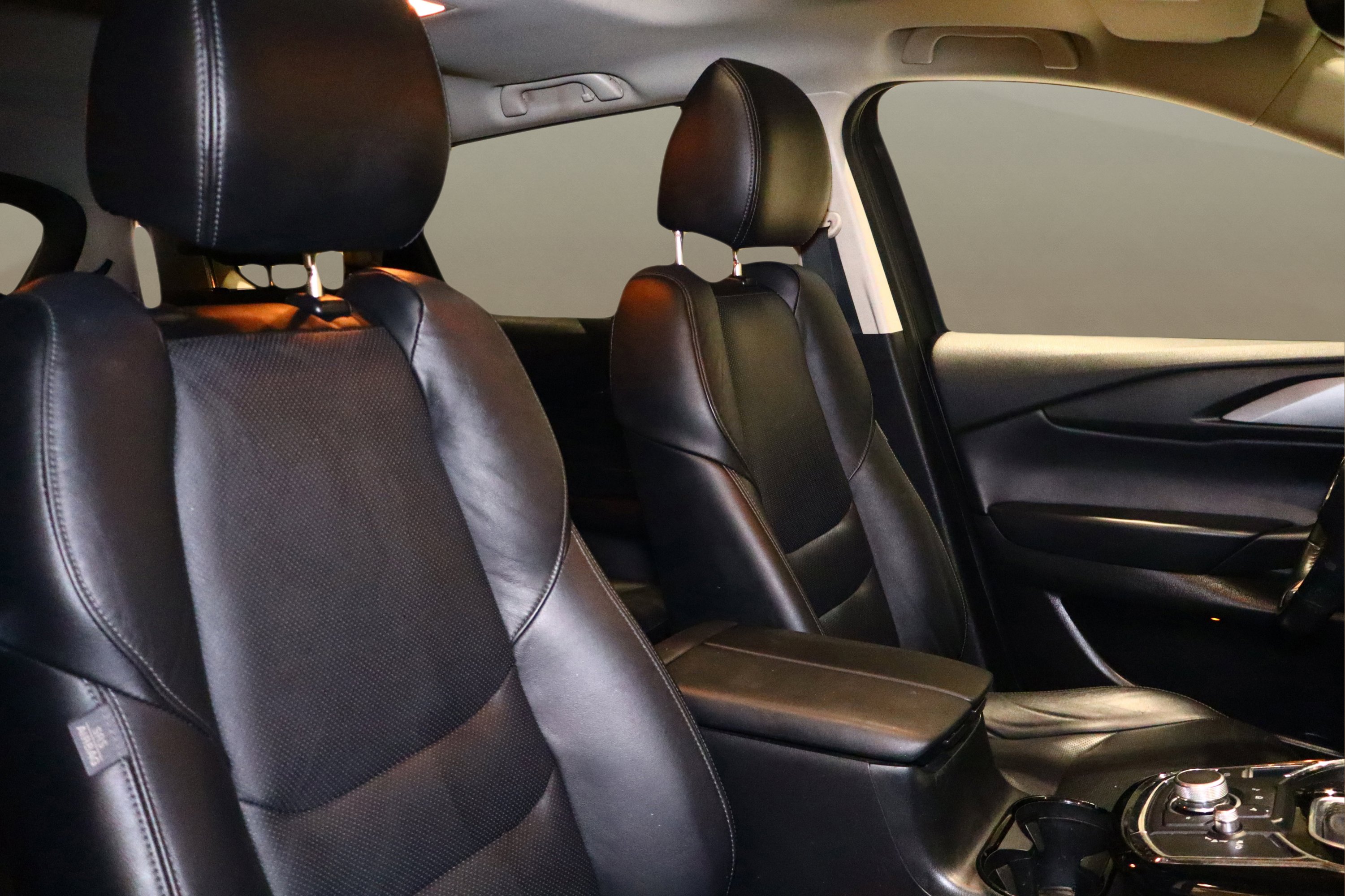 Used 2023 MAZDA CX-9 Touring image 16