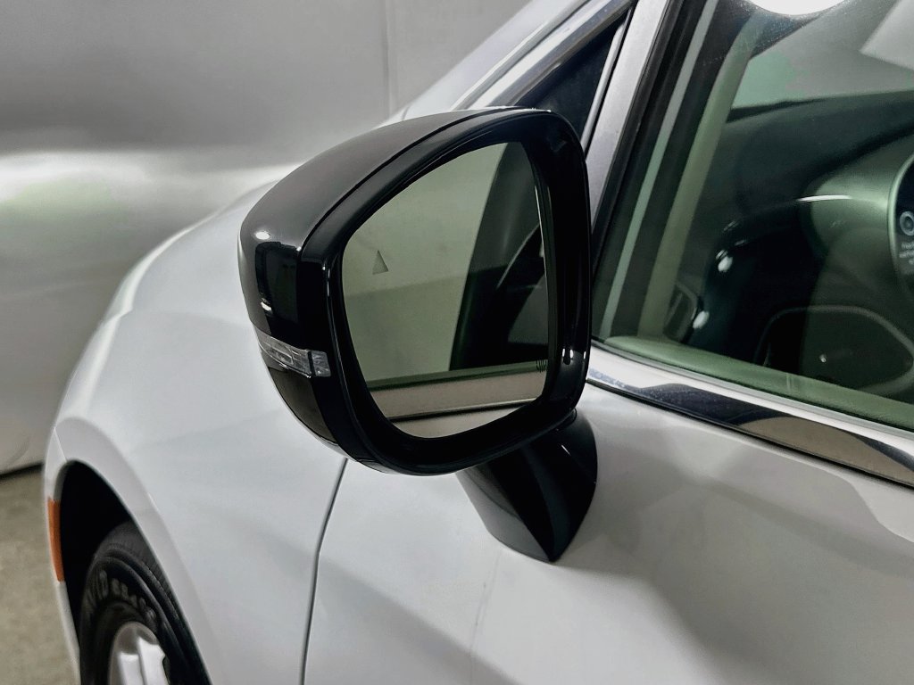 Used 2024 Chrysler Pacifica Touring-L FWD image 38