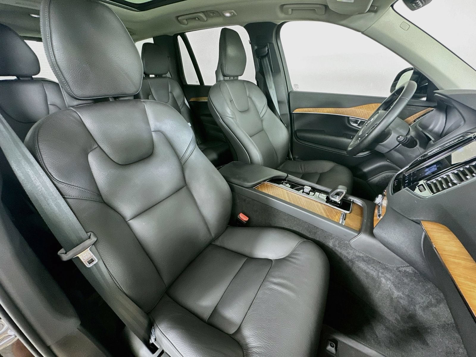 Used 2025 Volvo XC90 B6 Plus w/ Protection Package AWD/4WD image 47