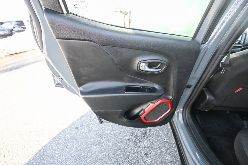 Used 2015 Jeep Renegade Trailhawk image 20