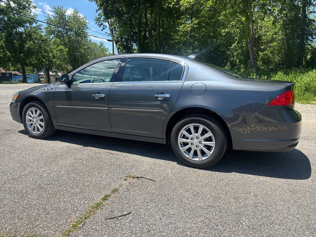 Used 2011 Buick Lucerne CXL w/ Driver Confidence Package FWD image 17