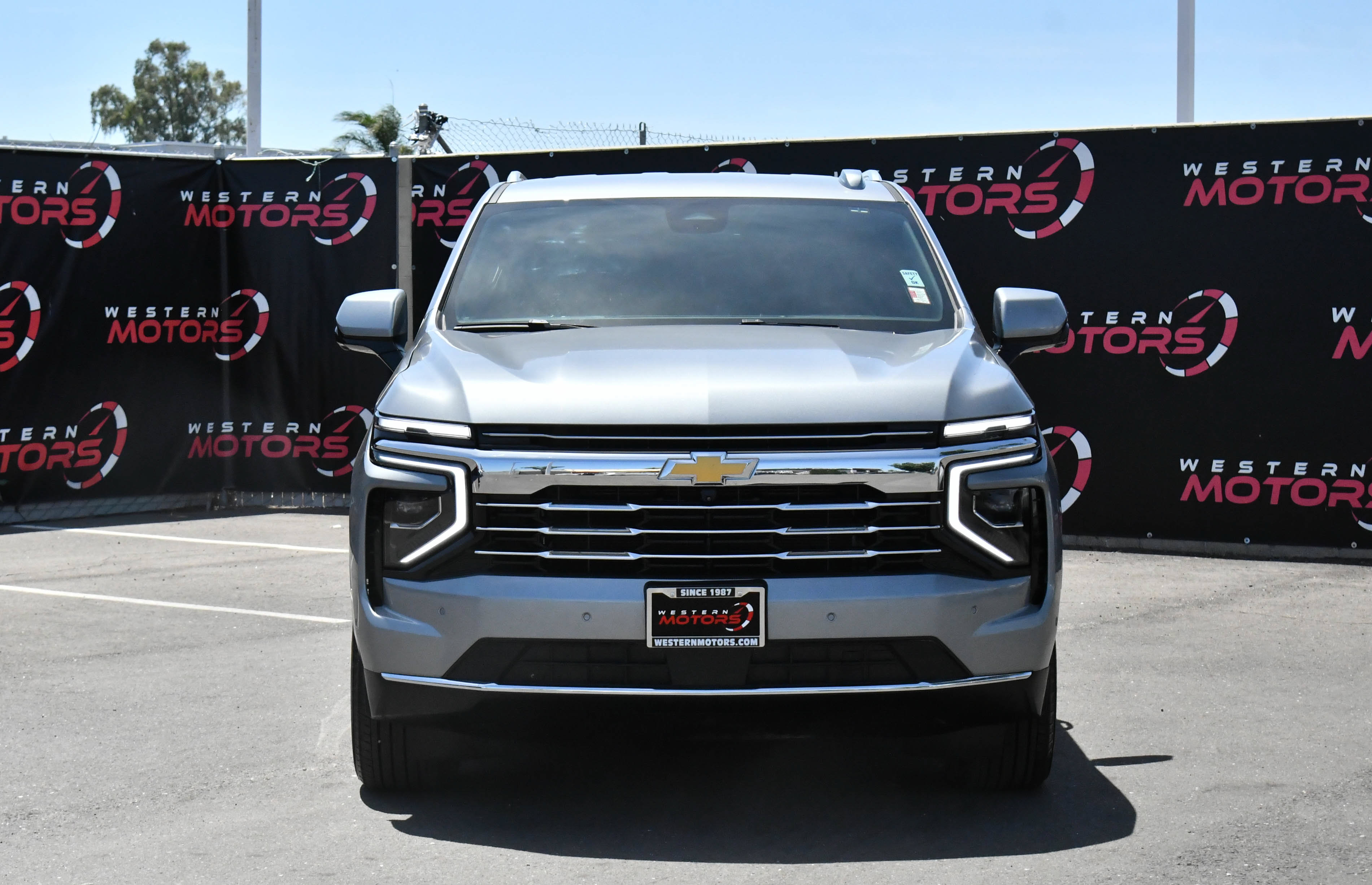 Used 2025 Chevrolet Tahoe LT AWD/4WD image 2