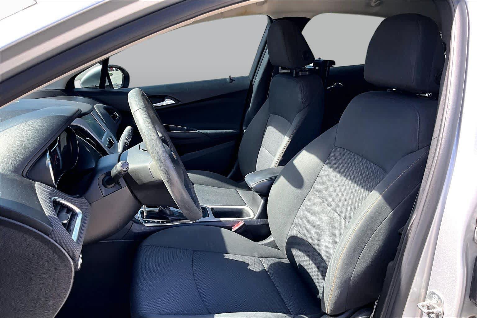Used 2017 Chevrolet Cruze LS FWD image 7