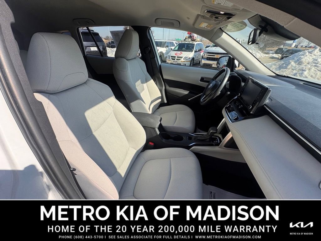 Used 2022 Toyota Corolla Cross LE image 27