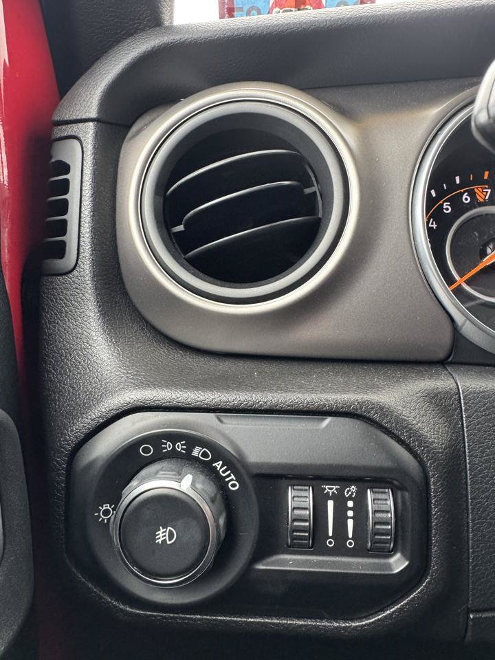 Used 2018 Jeep Wrangler Unlimited Sport S AWD/4WD image 13
