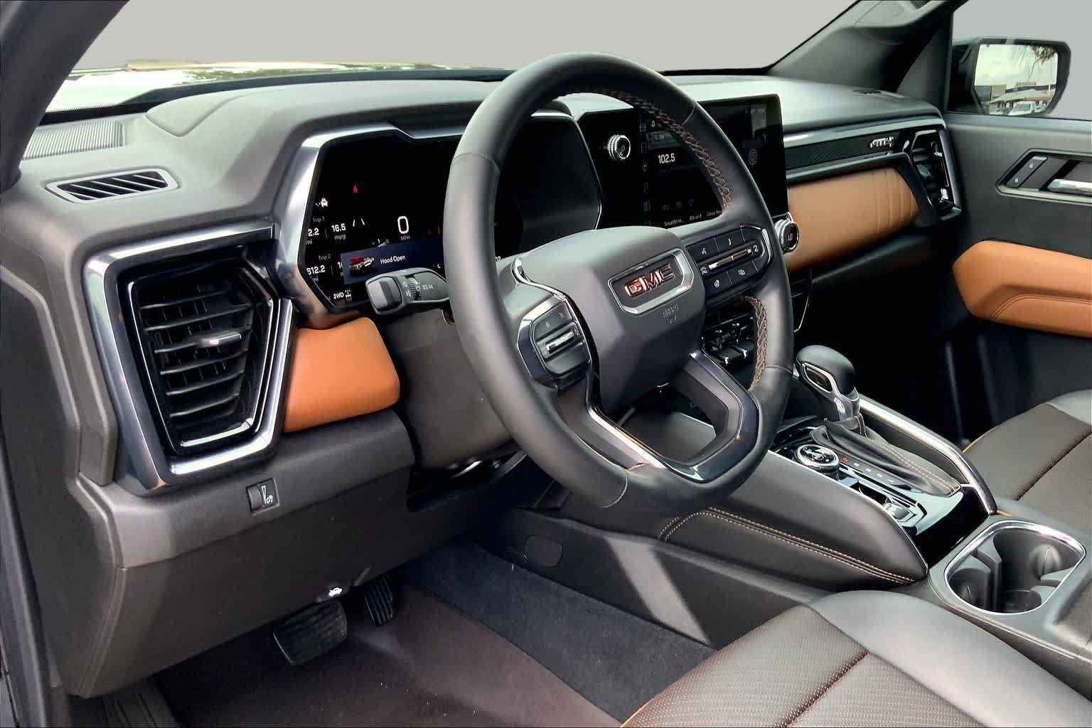Used 2024 GMC Canyon AT4 w/ AT4 Premium Package AWD/4WD image 18