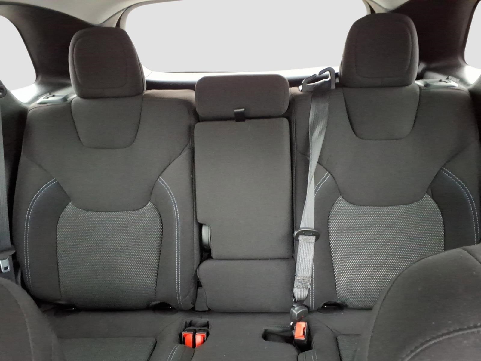 Used 2019 Jeep Cherokee Latitude w/ Cold Weather Group AWD/4WD image 16