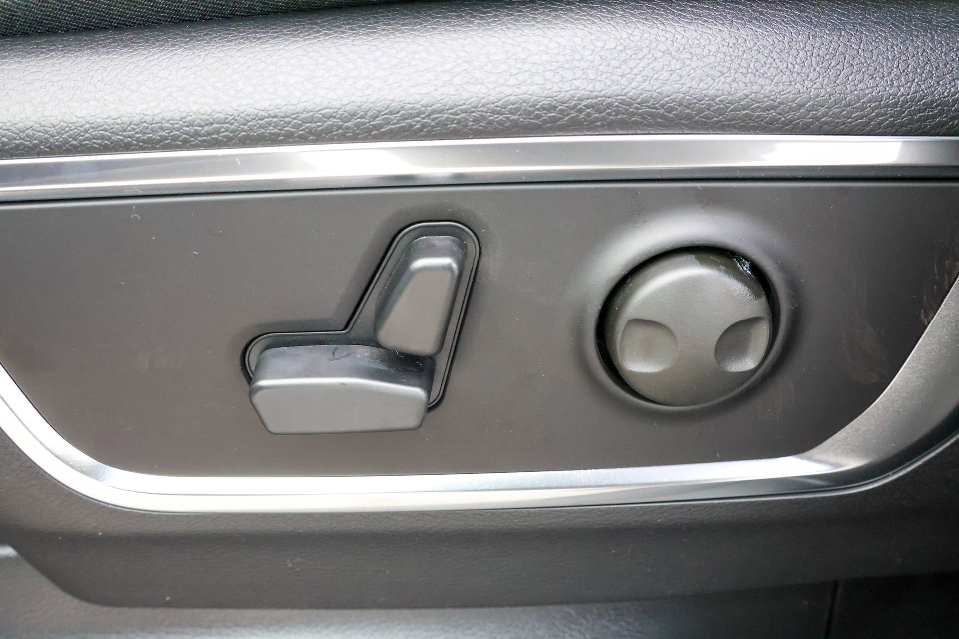 New 2026 RAM 1500 Laramie w/ Night Edition AWD/4WD image 5