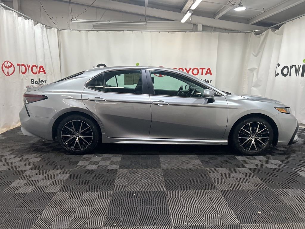 Used 2024 Toyota Camry SE image 10