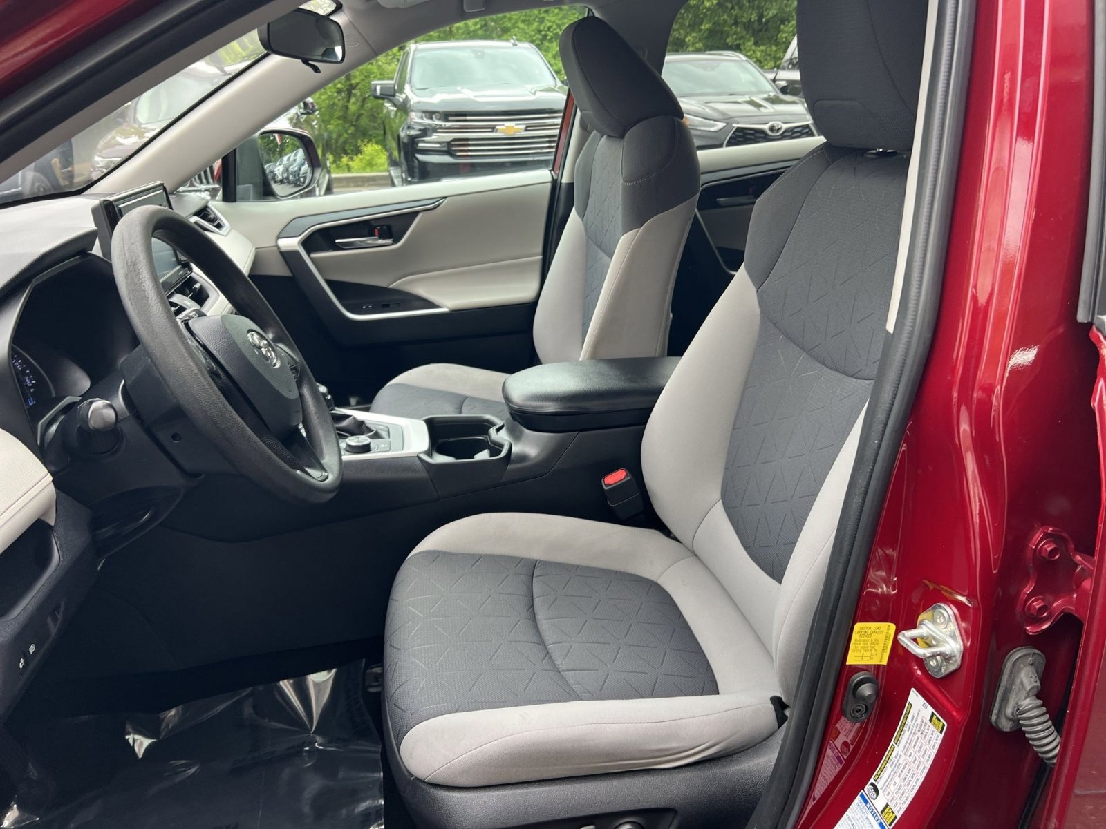 Used 2020 Toyota RAV4 XLE w/ Carpet Mat Package AWD/4WD image 13