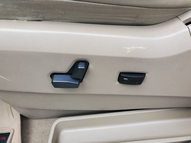 Used 2015 Chrysler Town & Country Limited Platinum FWD image 22
