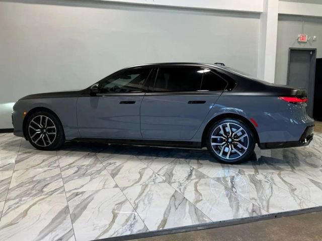 Used 2025 BMW 760i xDrive w/ Executive Package image 11