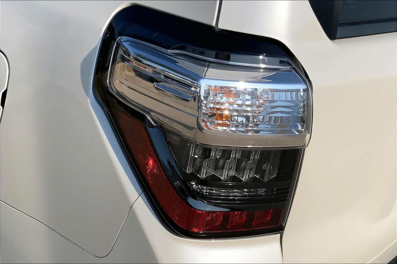Used 2015 Toyota 4Runner Limited AWD/4WD image 29