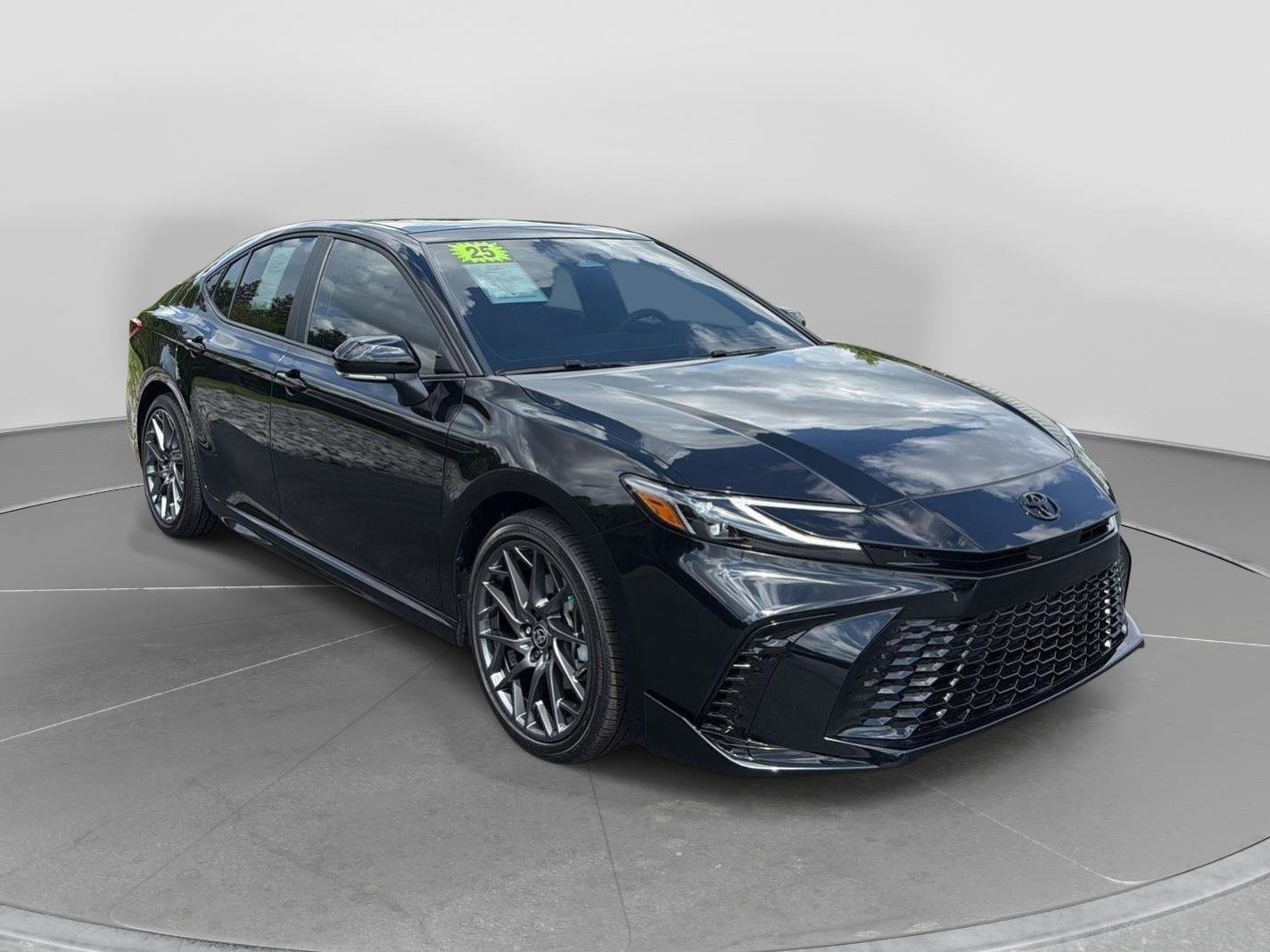 Used 2025 Toyota Camry XSE FWD image 7