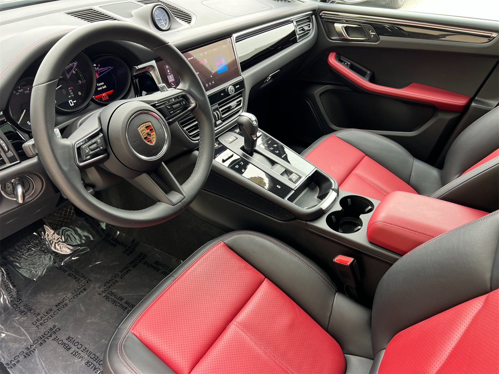 Used 2025 Porsche Macan image 4