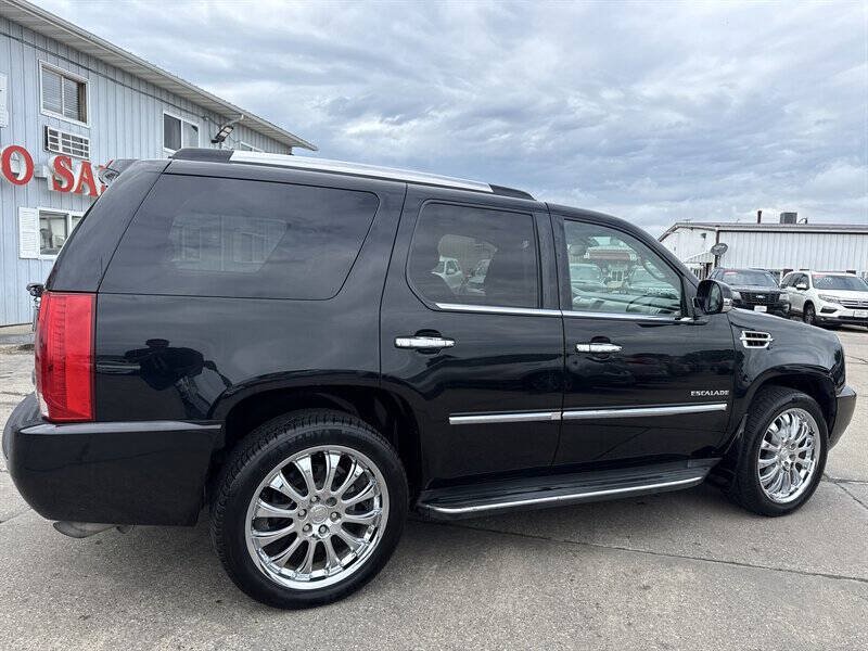 Used 2011 Cadillac Escalade AWD w/ Touring Package image 8