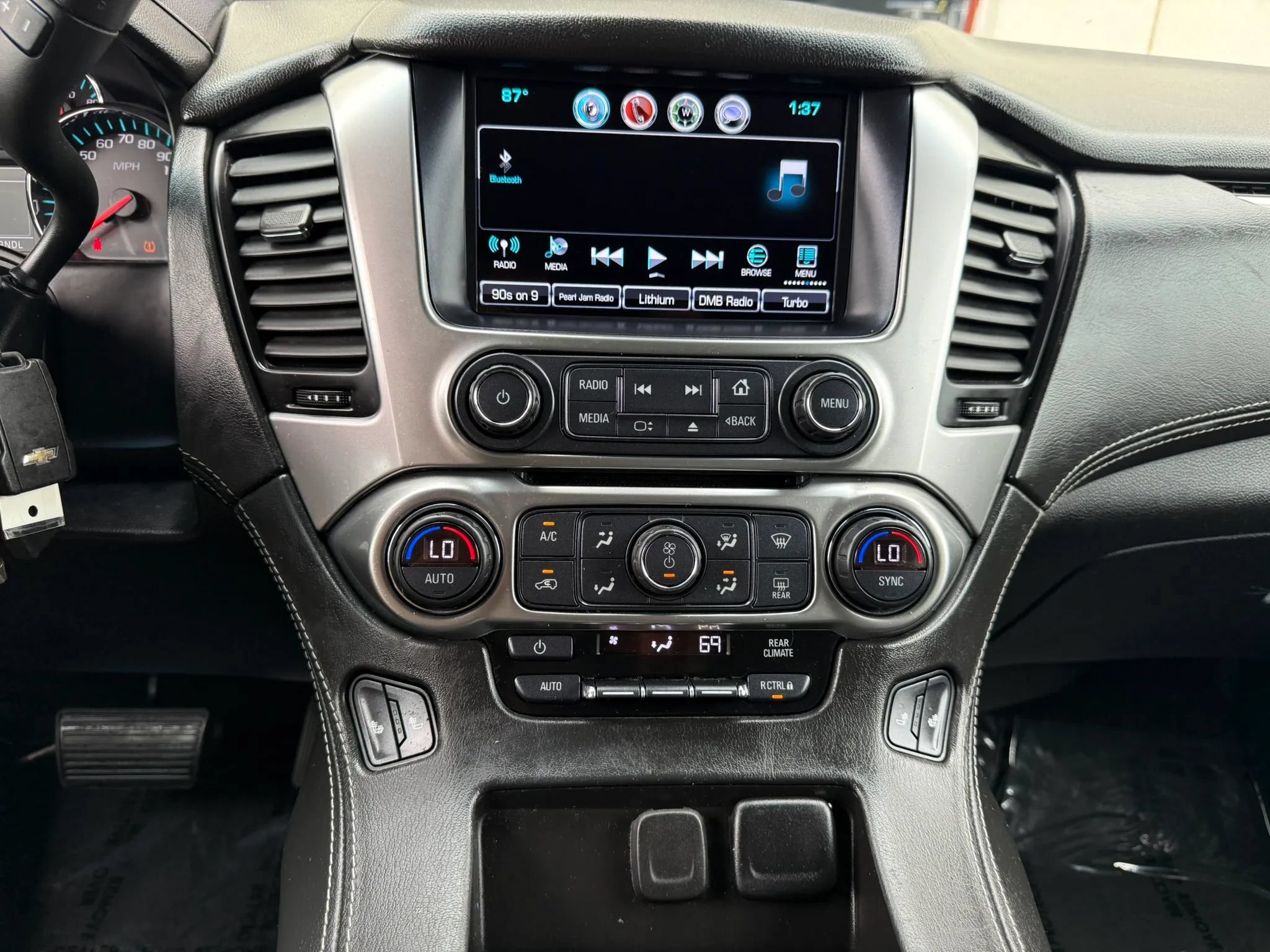 Used 2018 Chevrolet Tahoe LT AWD/4WD image 37