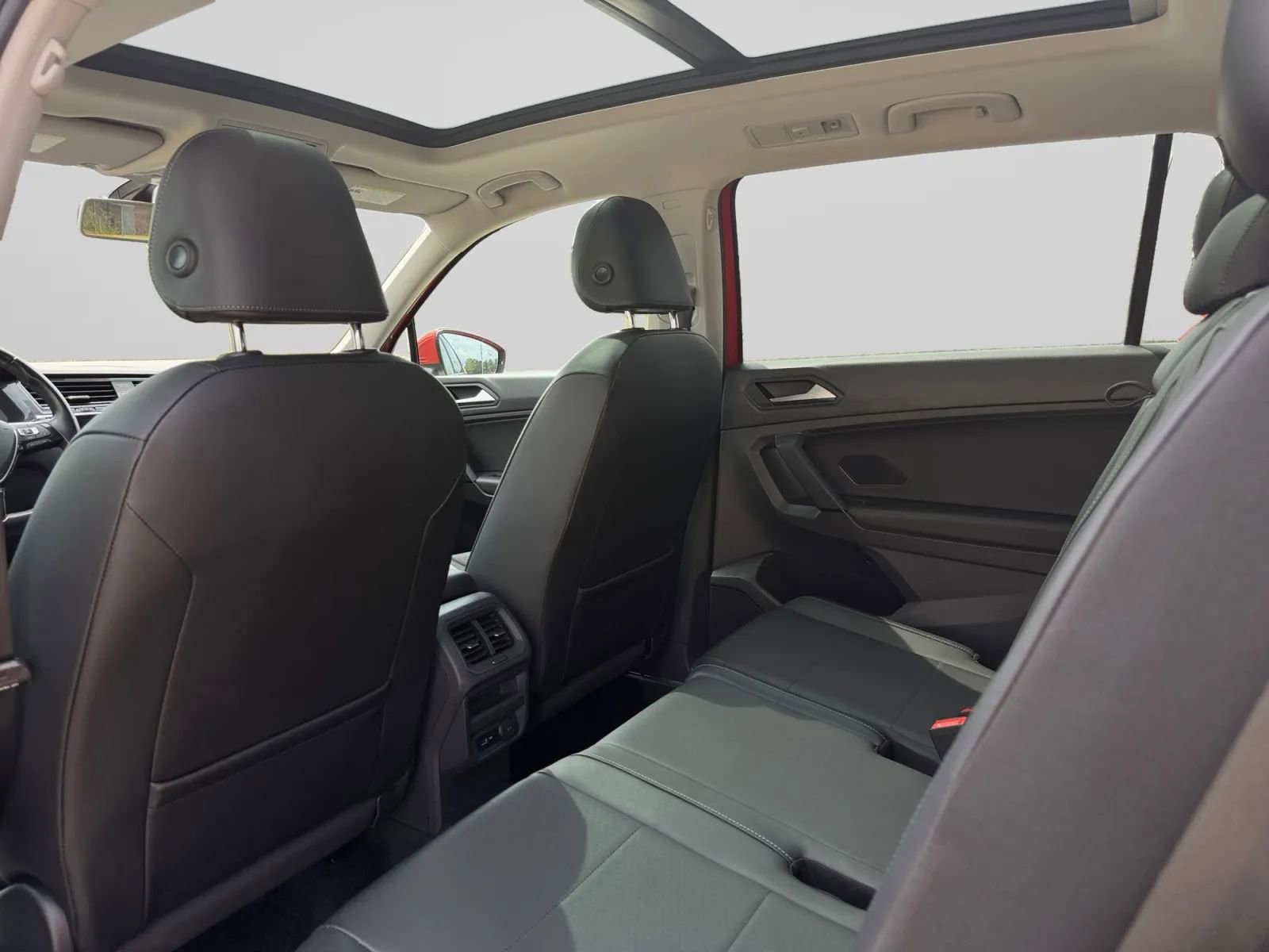 Used 2019 Volkswagen Tiguan SE image 27