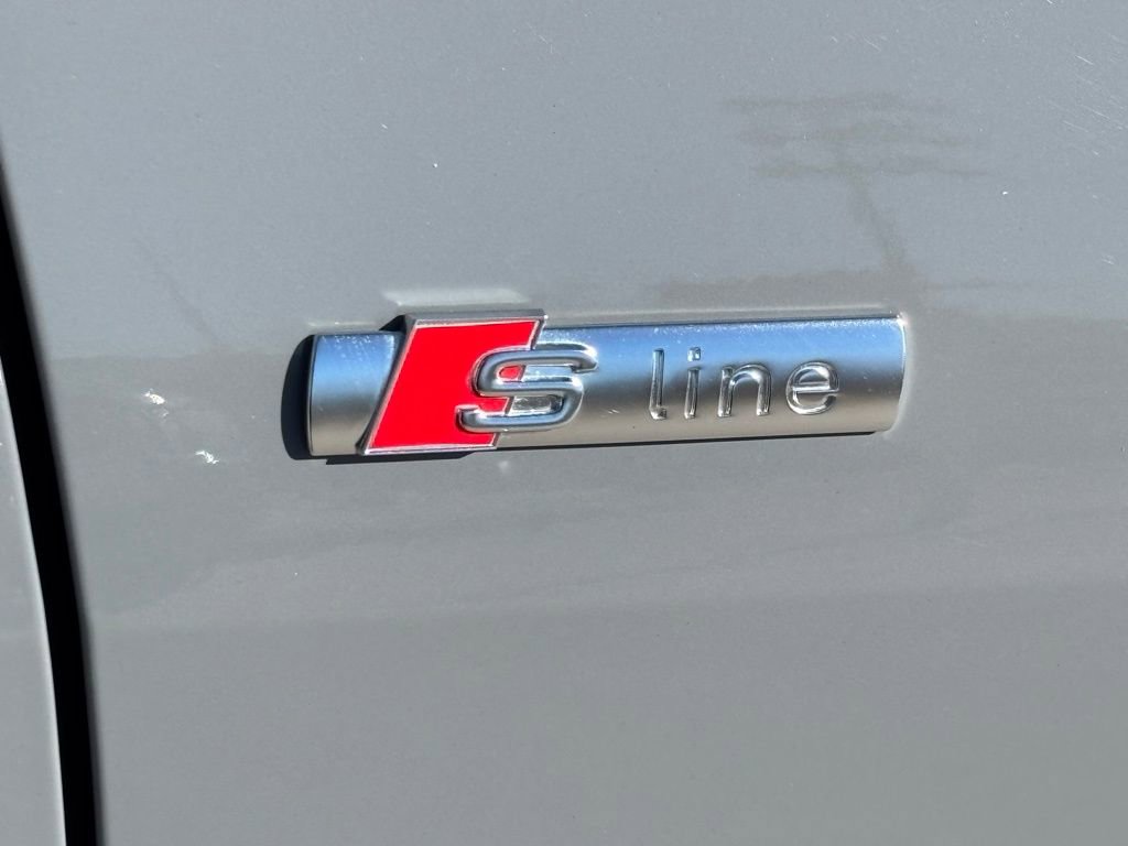 Used 2024 Audi Q4 e-tron Premium Plus w/ Premium Plus image 9