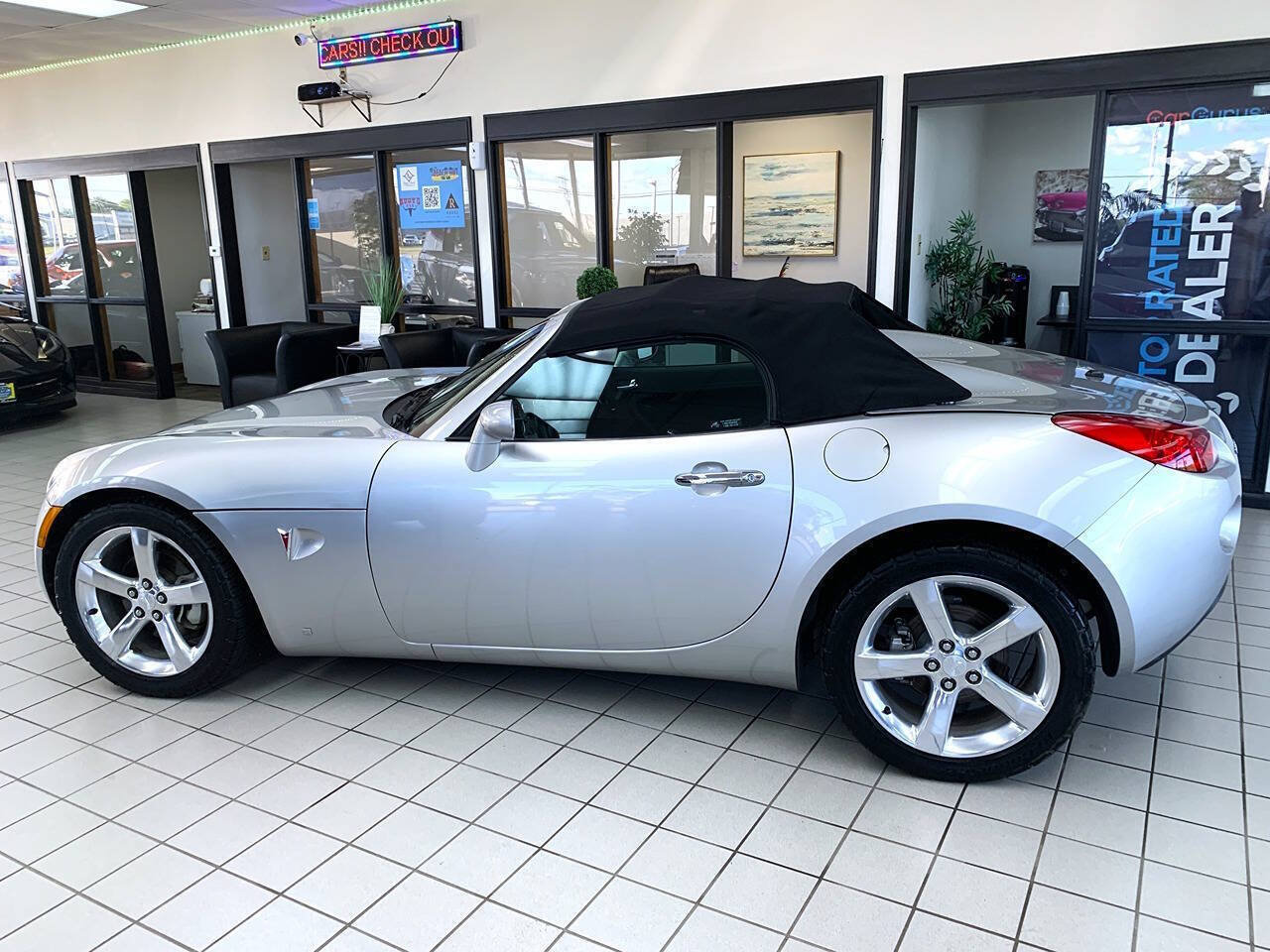 Used 2006 Pontiac Solstice Convertible w/ Premium Package RWD image 8