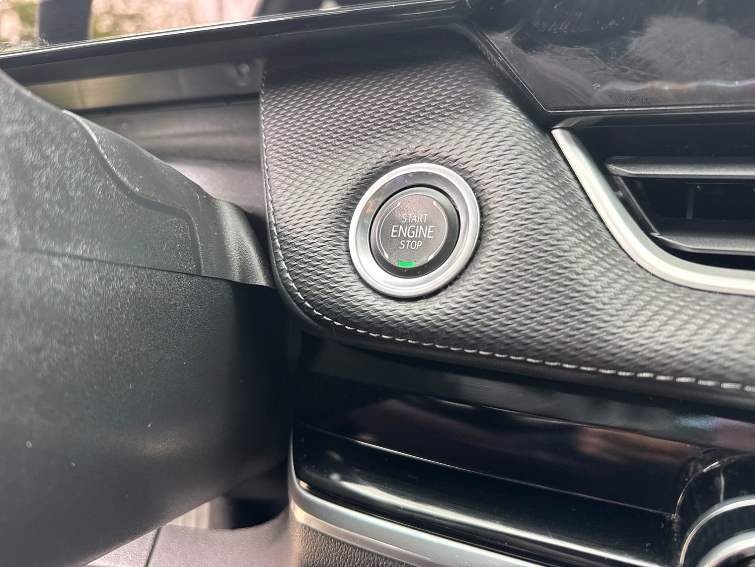 Used 2025 Chevrolet Equinox LT w/ Safety and Technology Package FWD image 25