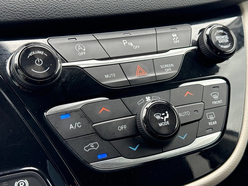 Used 2020 Chrysler Pacifica Touring-L Plus FWD image 39