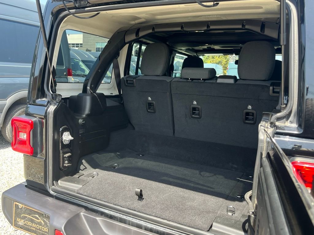 Used 2025 Jeep Wrangler Unlimited Sahara AWD/4WD image 8