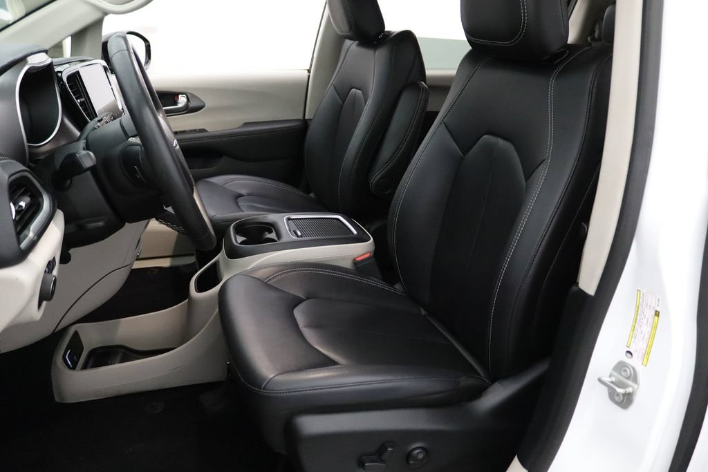 Used 2024 Chrysler Pacifica Limited FWD image 10