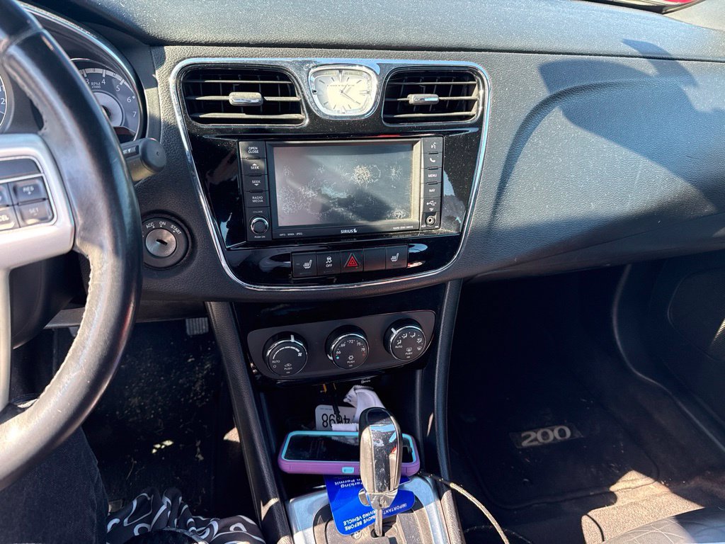 Used 2013 Chrysler 200 Limited FWD image 12