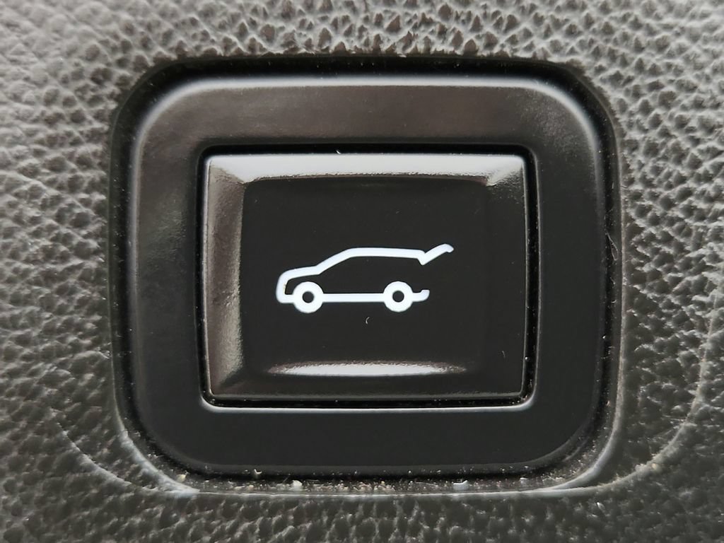 Used 2020 Chevrolet Traverse Premier w/ Redline Edition AWD/4WD image 39