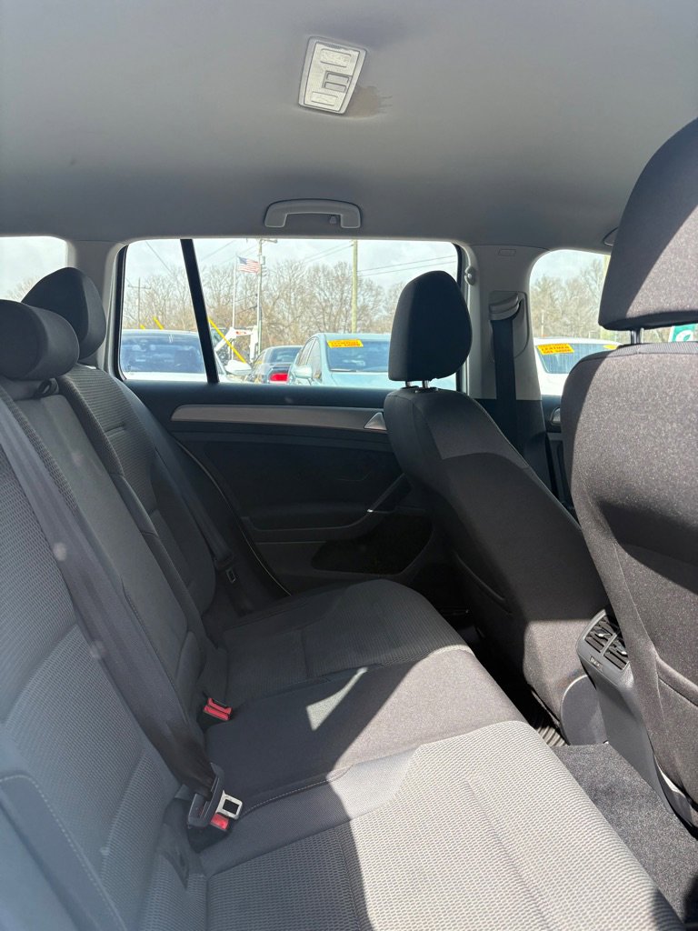 Used 2016 Volkswagen Golf S image 12