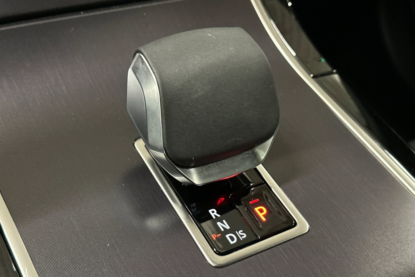 Used 2026 Land Rover Range Rover Velar Dynamic SE image 23