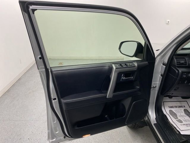 Used 2018 Toyota 4Runner SR5 AWD/4WD image 24