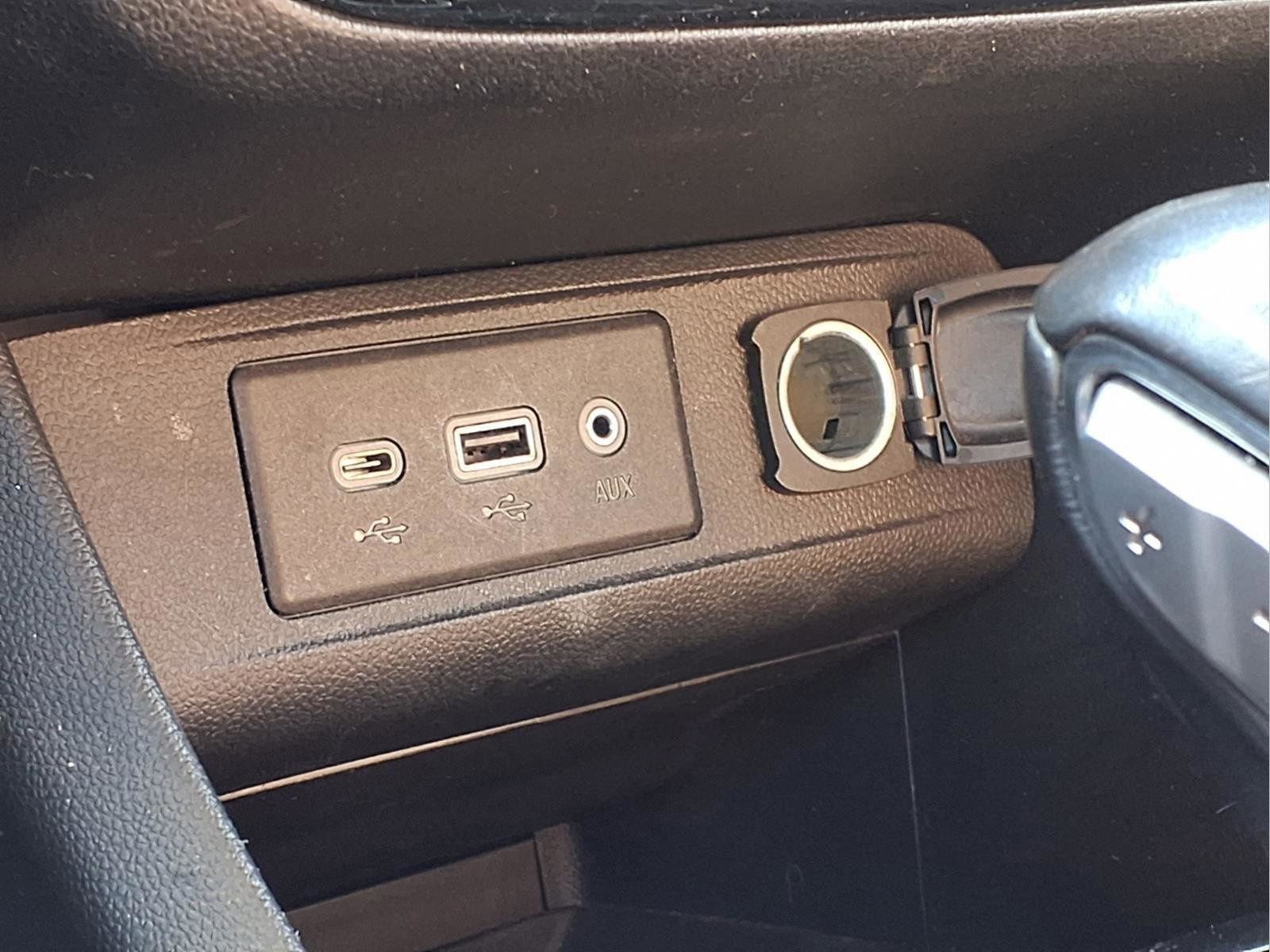 Used 2021 Buick Encore GX Essence w/ Experience Buick Package image 9