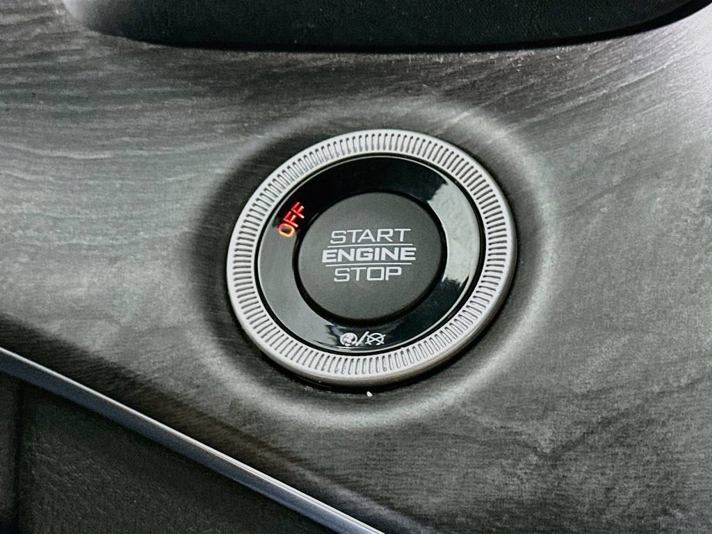 Used 2022 Jeep Grand Cherokee Overland AWD/4WD image 25