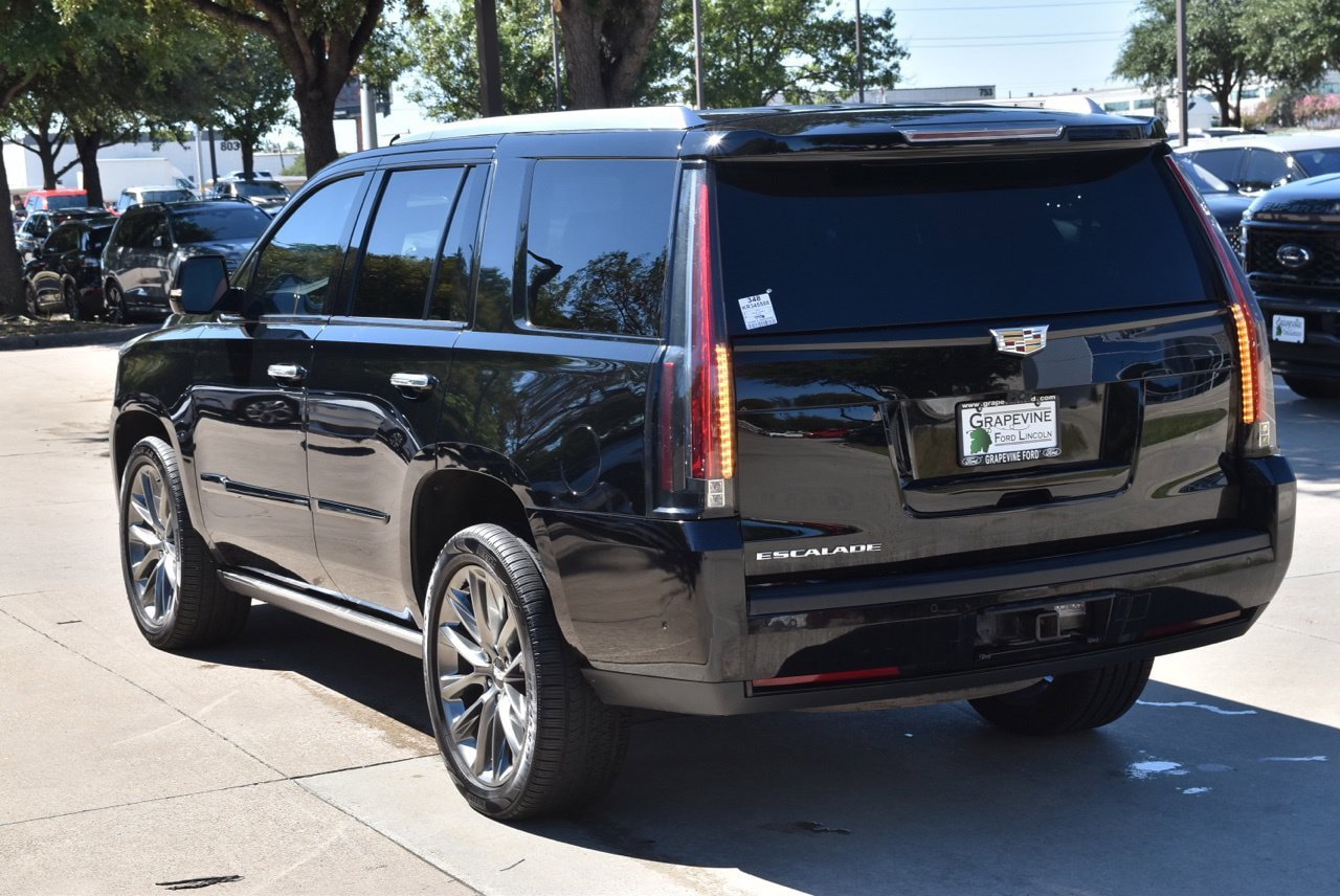 Used 2019 Cadillac Escalade Premium Luxury w/ Escalade Sport Edition AWD/4WD image 10