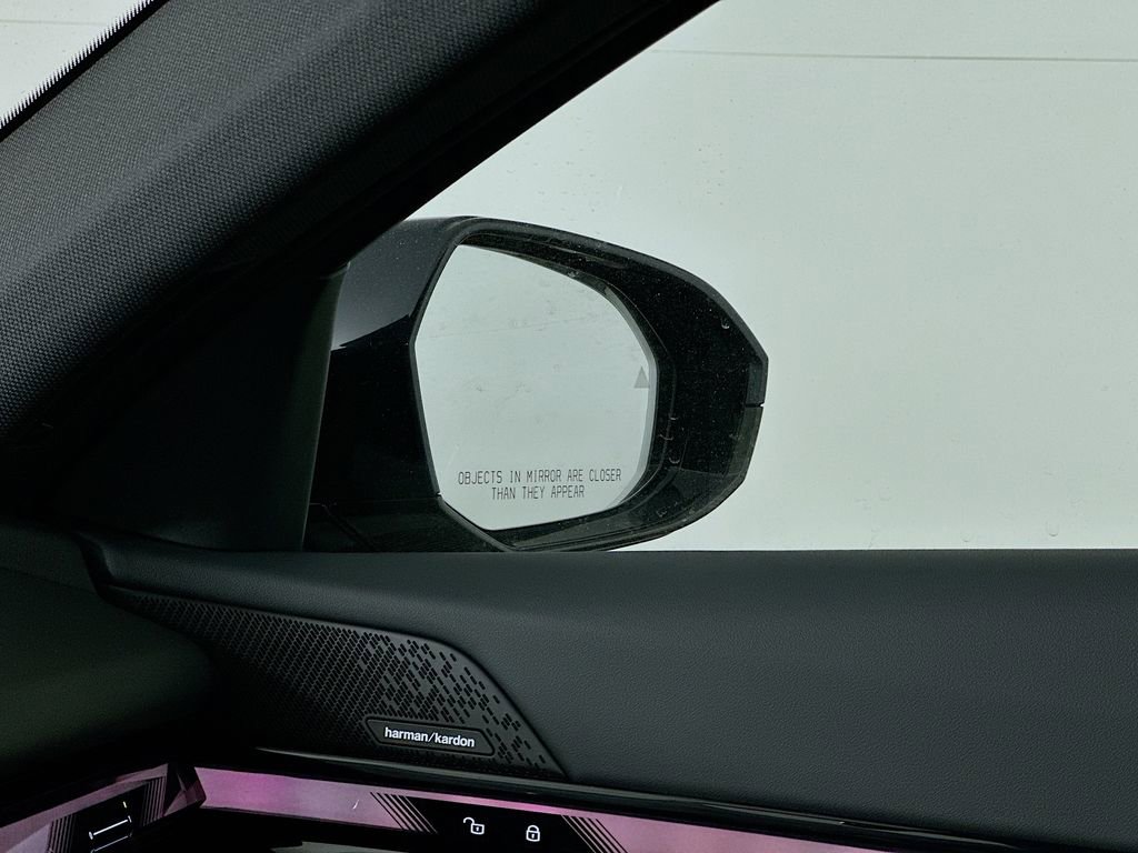 New 2026 BMW 550e xDrive w/ Executive Package image 24