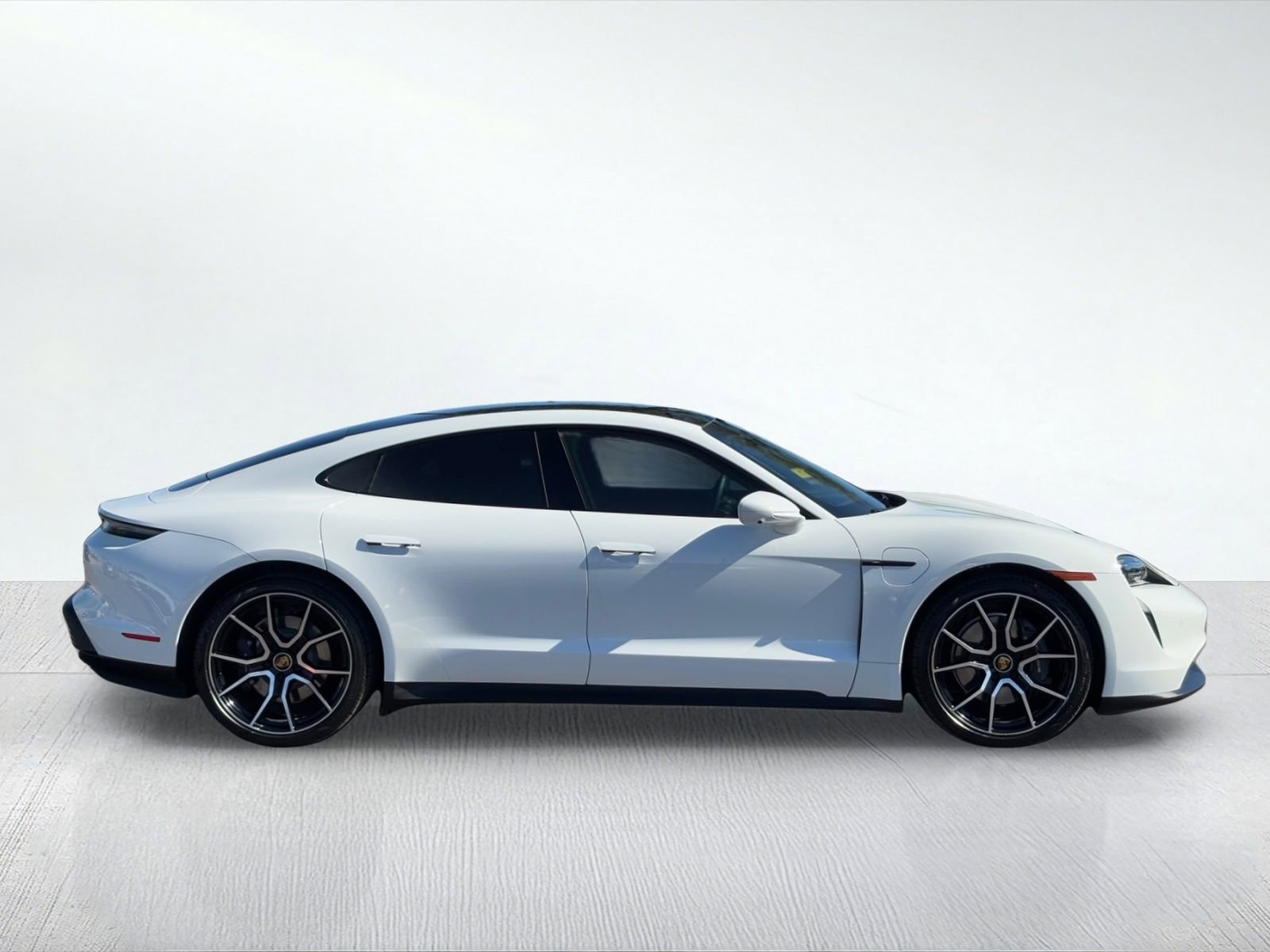 Used 2023 Porsche Taycan image 5