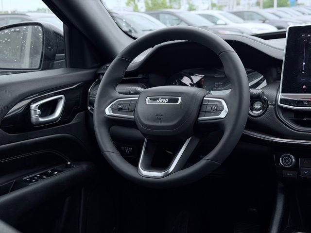 Used 2023 Jeep Compass Latitude w/ Convenience Group AWD/4WD image 22